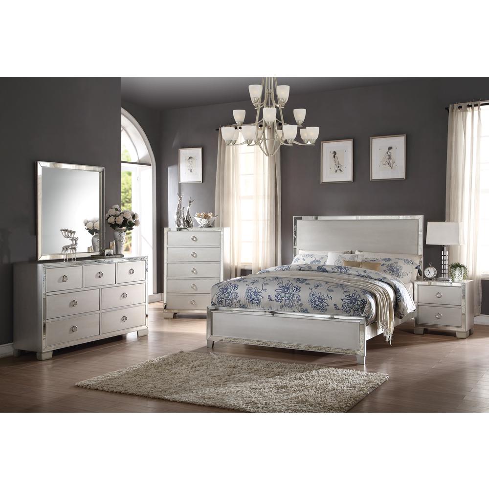 Voeville II Queen Bed, Platinum