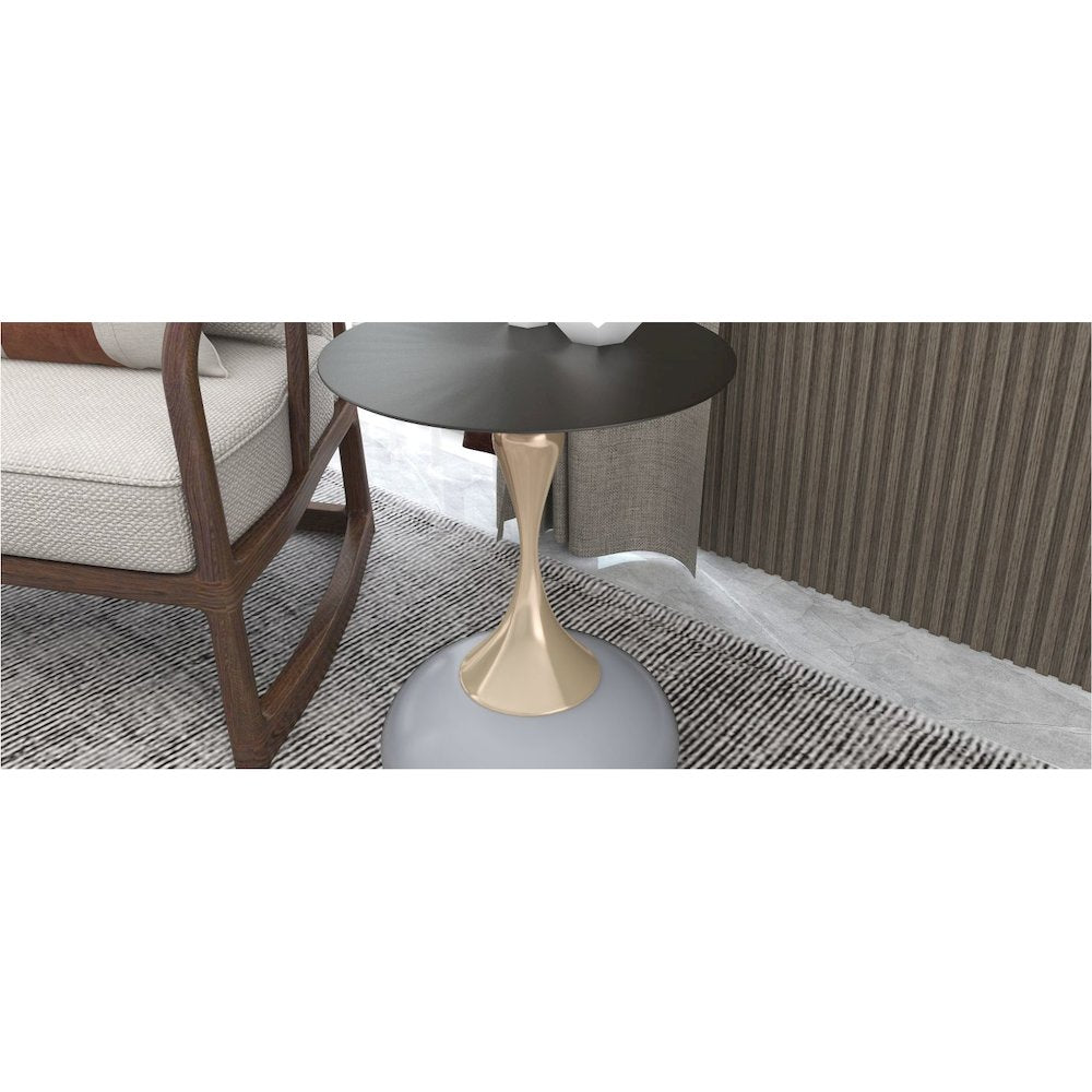 Savoy Collection Modern End Table In Silver