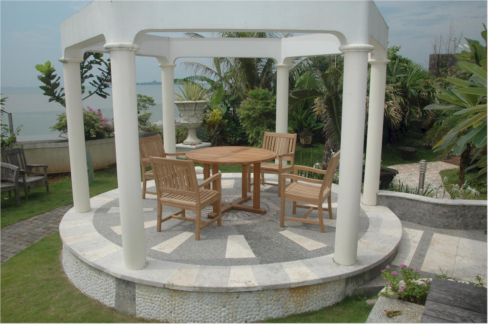 Tosca 4-Foot Round Dining 5 Piece Set