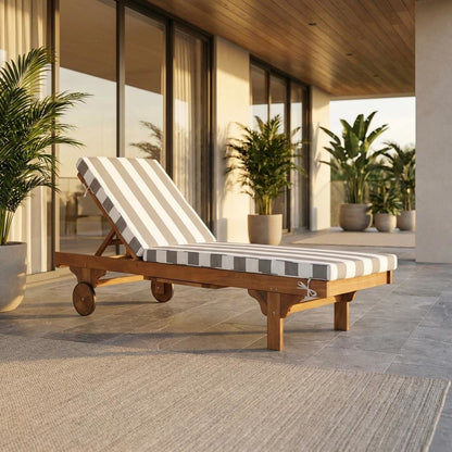 Outdoor lounge chair with side table in eucalyptus wood and foam padding