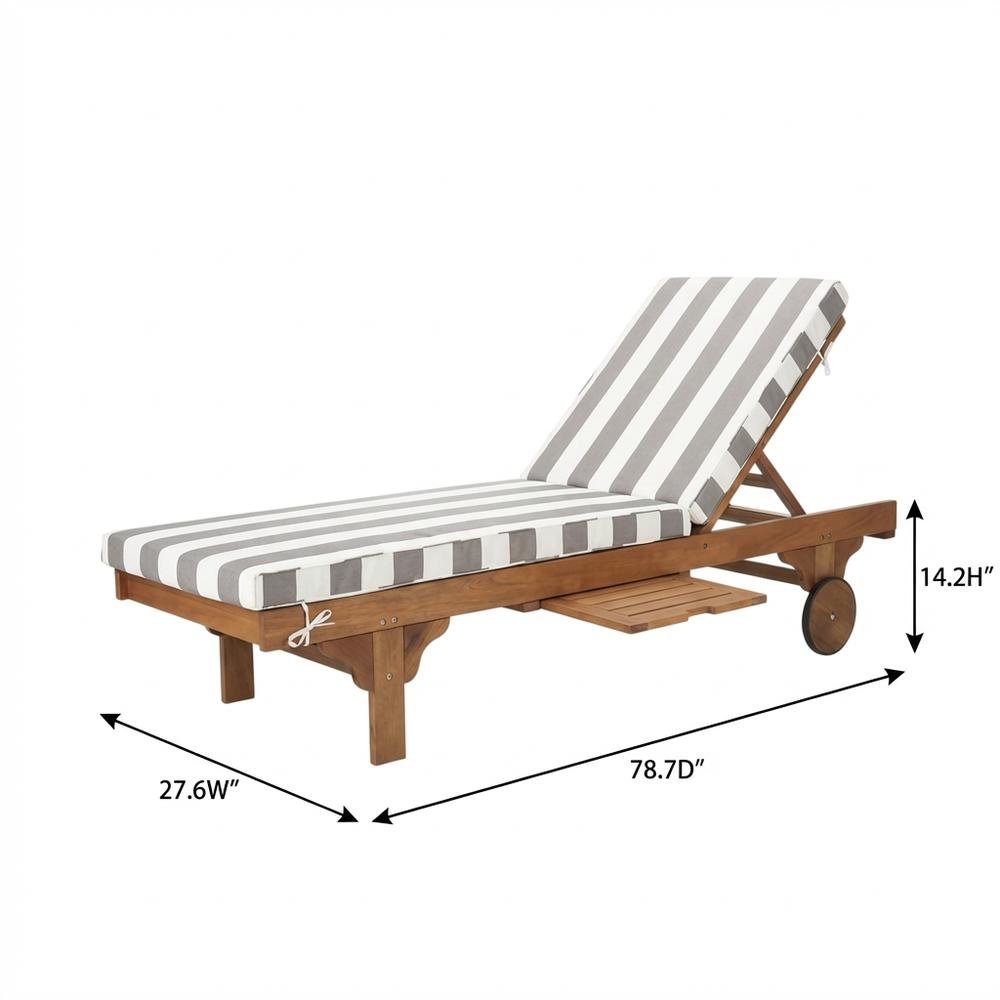 Outdoor lounge chair with side table in eucalyptus wood and foam padding