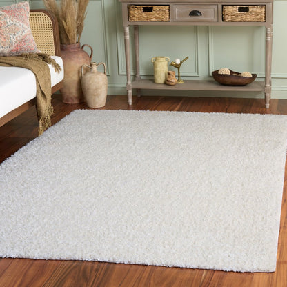 Safavieh Everett Solid Shag Rug - Ivory - 4'-0" x 6'-0"