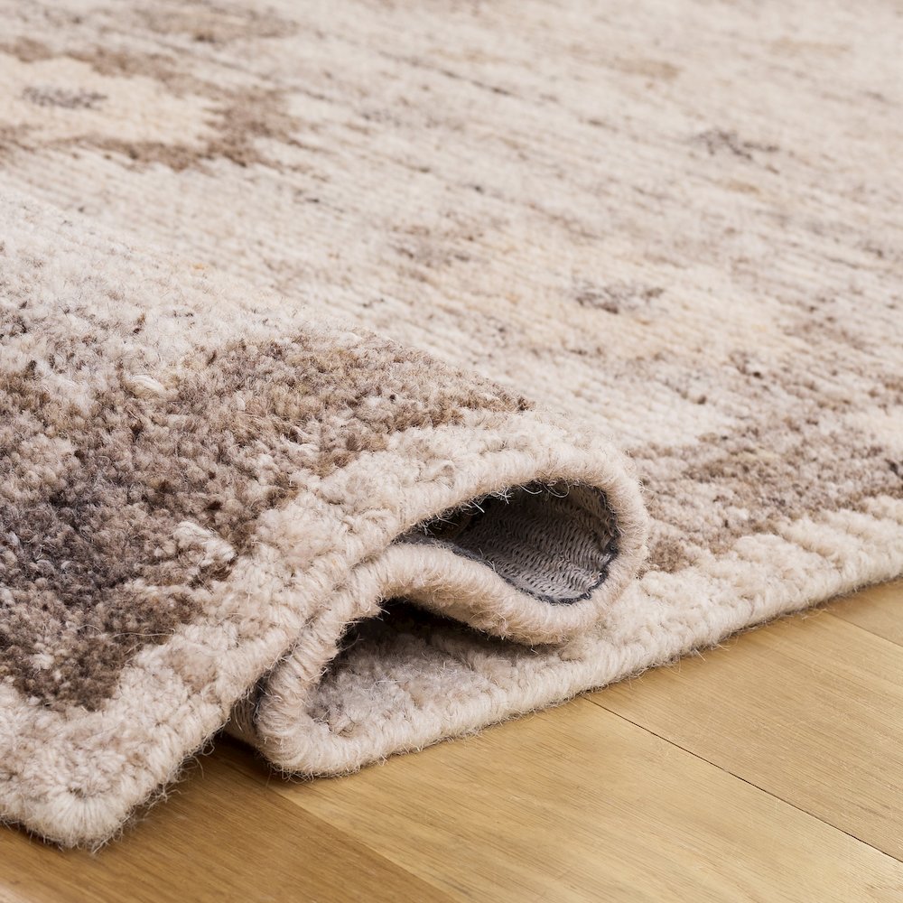 Kenya Distressed Medallion Hand-Tufted Wool Rug - Brown / Ivory