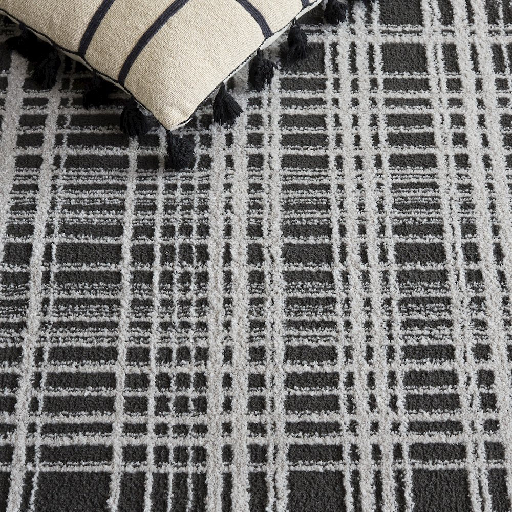 Safavieh Lunara Plaid Bordered Rug - Black / Ivory - 5'-3" x 7'-6"