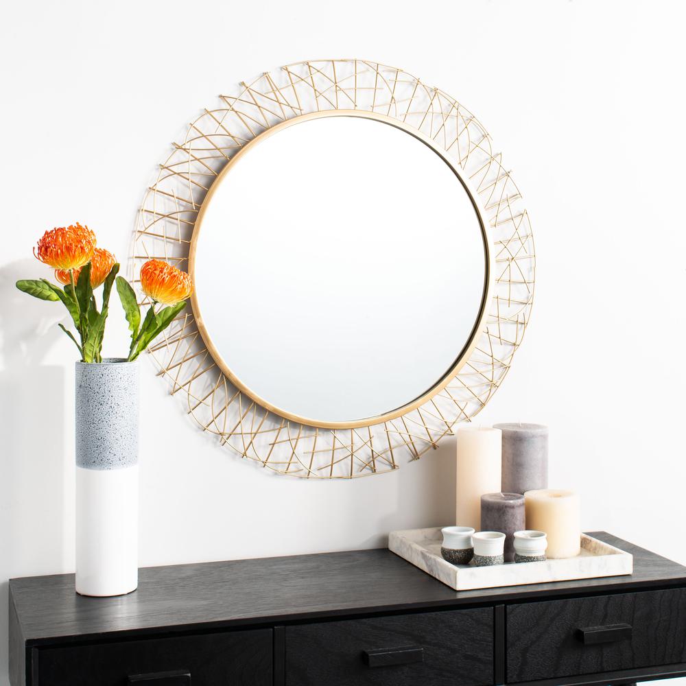 Elsie Mirror, Gold