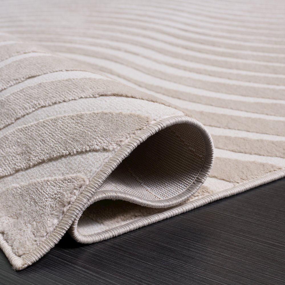 Saylor Wavy Stripe Rug - Beige / Ivory - 5'-5" x 7'-7"