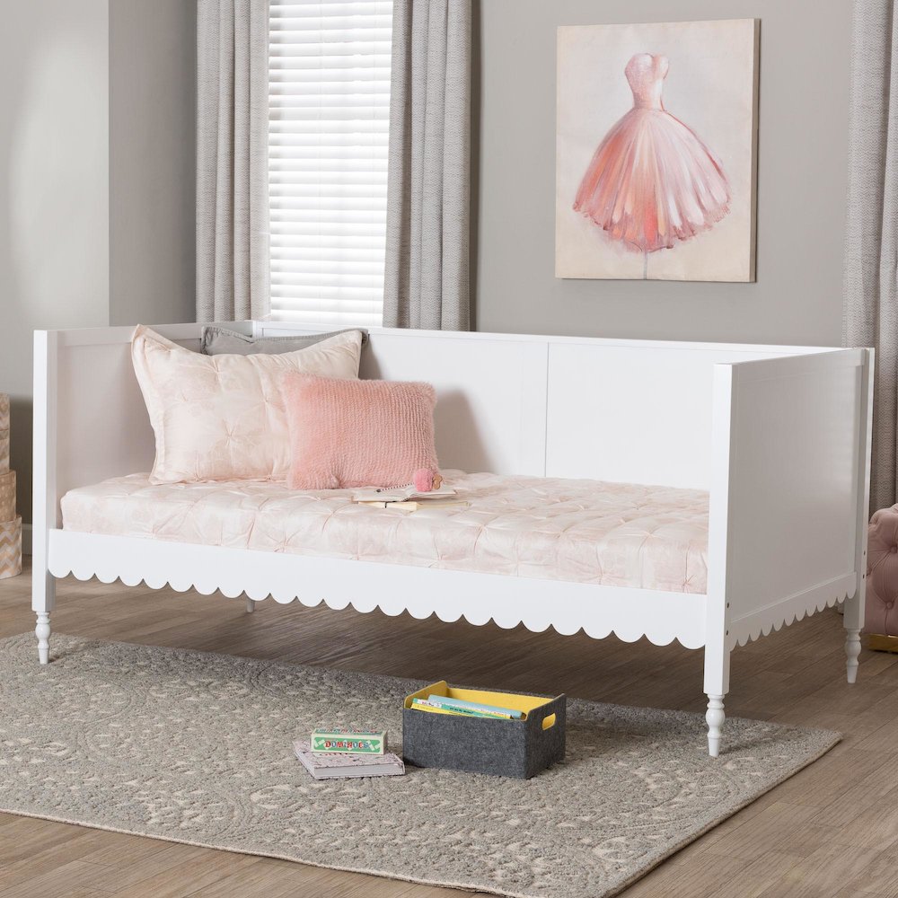 Roni Modern White Wood Twin Daybed with Scalloped Edges