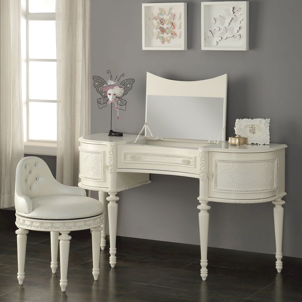 Dorothy Chair w/Swivel, Pearl White Leatherette & Ivory
