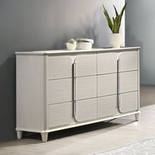 Laveda Dresser, Pearl White