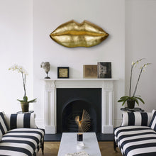Kiss Kiss Wall Décor