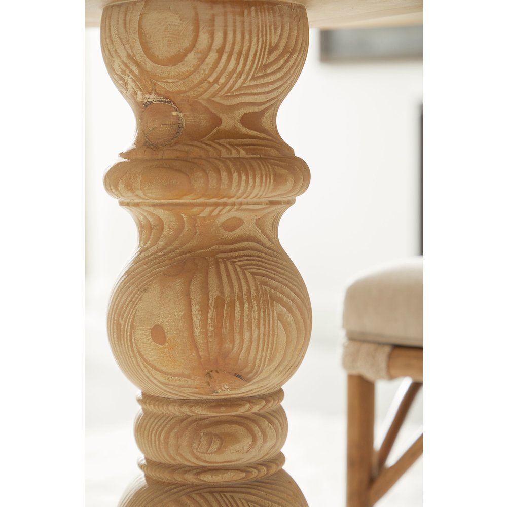Bella Antique Transitional Chelsea 42" Round Dining Table