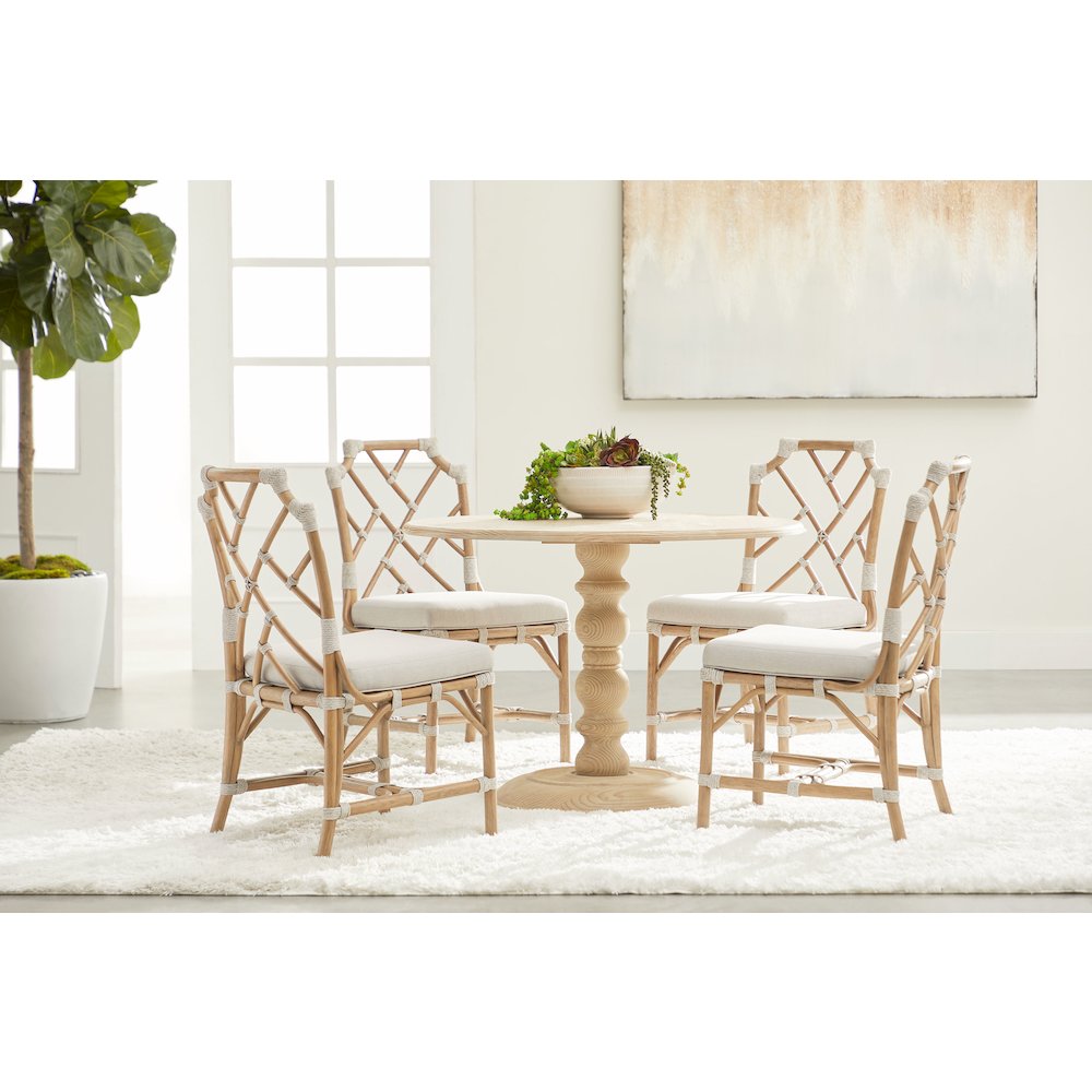 Bella Antique Transitional Chelsea 42" Round Dining Table