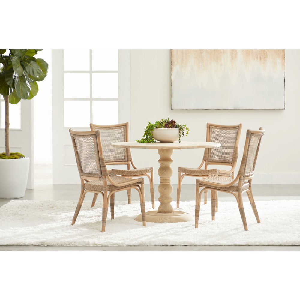 Bella Antique Transitional Chelsea 42" Round Dining Table