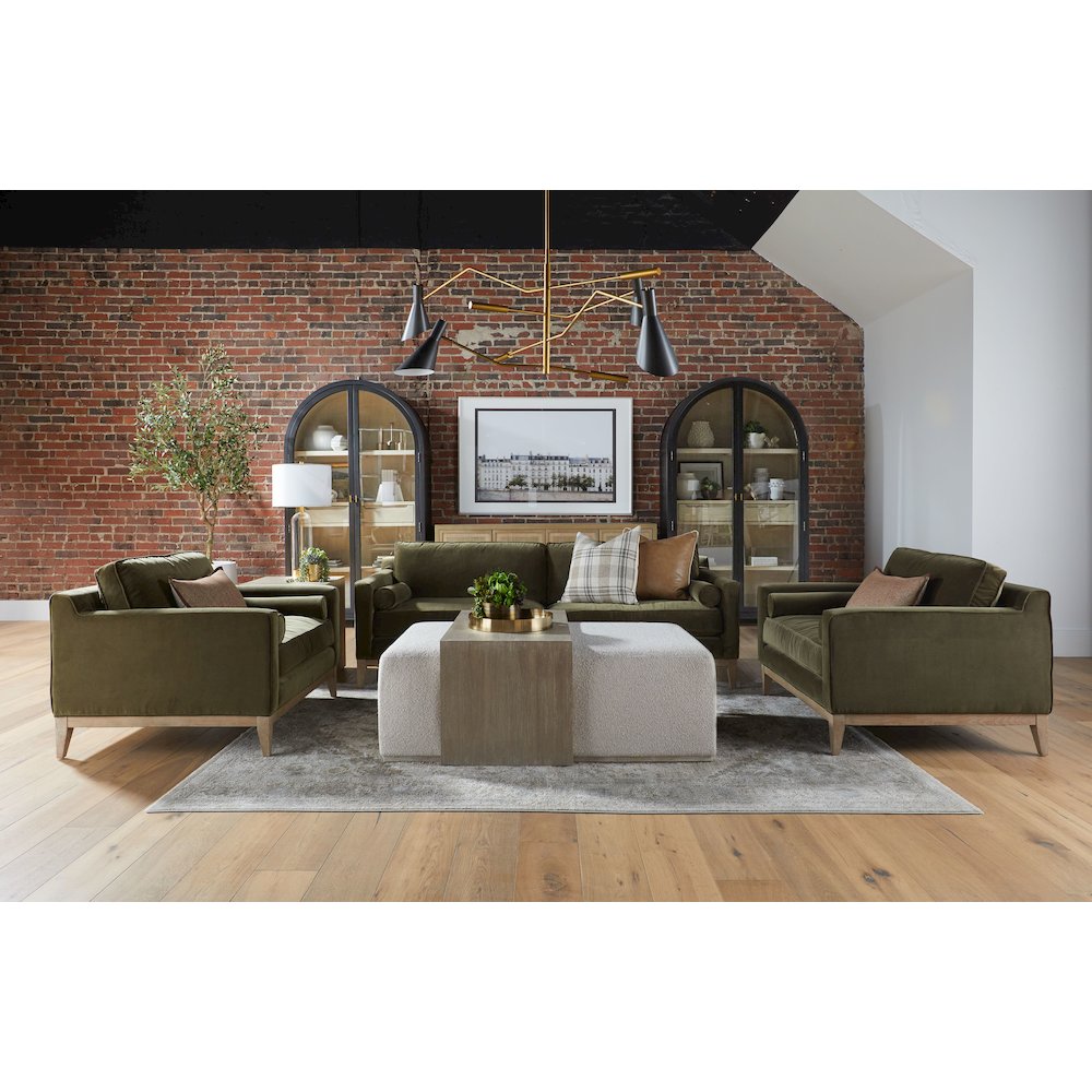 Bella Antique Transitional Toulouse Display Cabinet