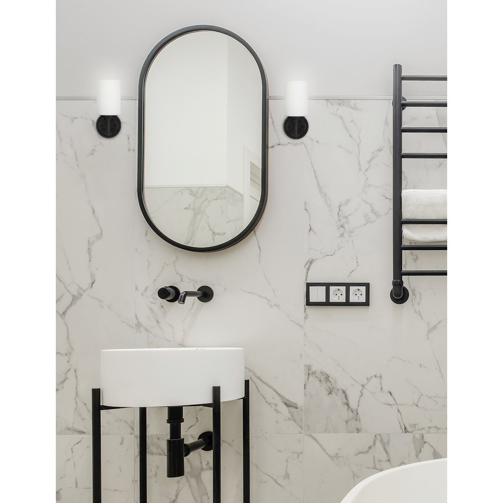 1 Light Wall Sconce in Matte Black