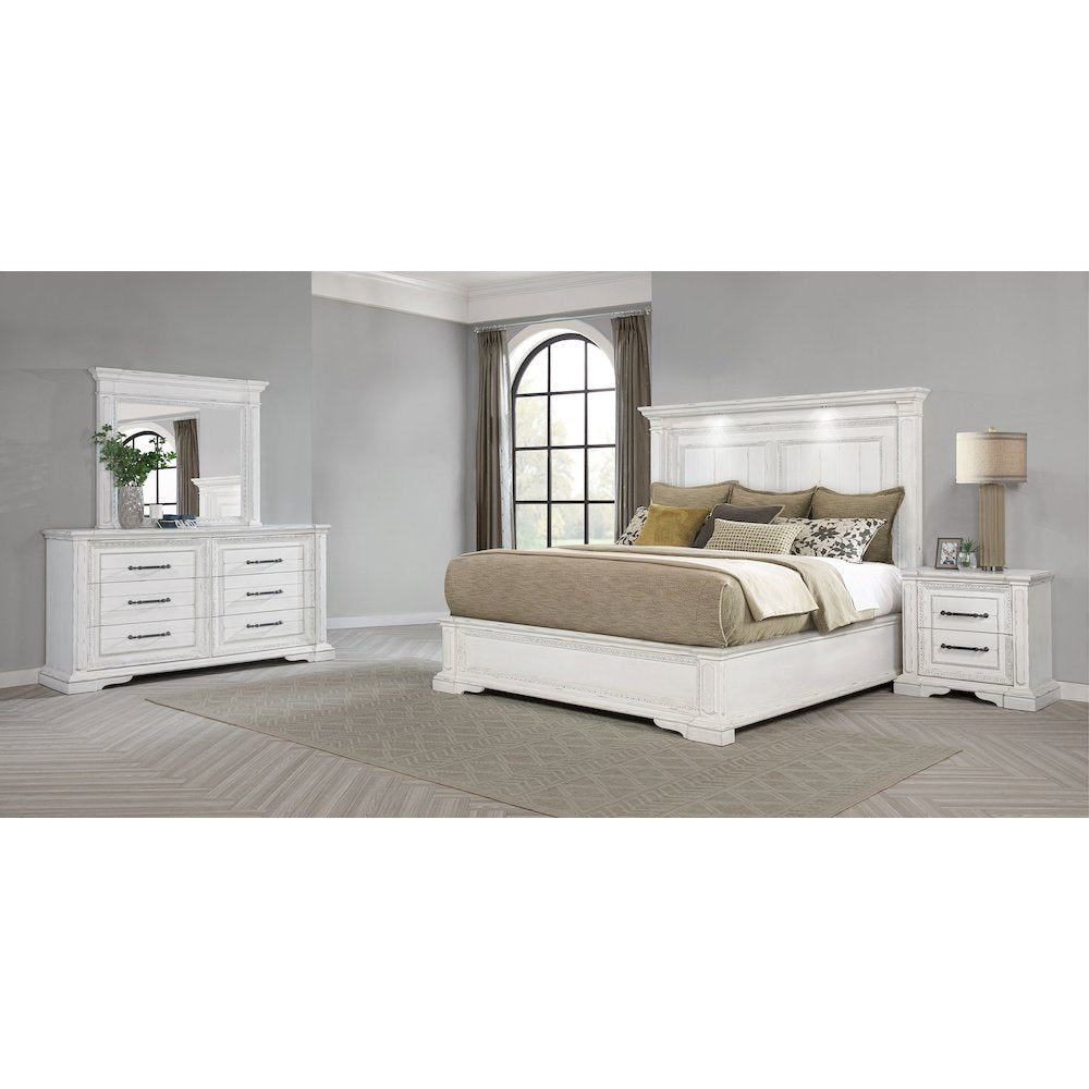 McKinney 4-piece Queen Bedroom Set Vintage White