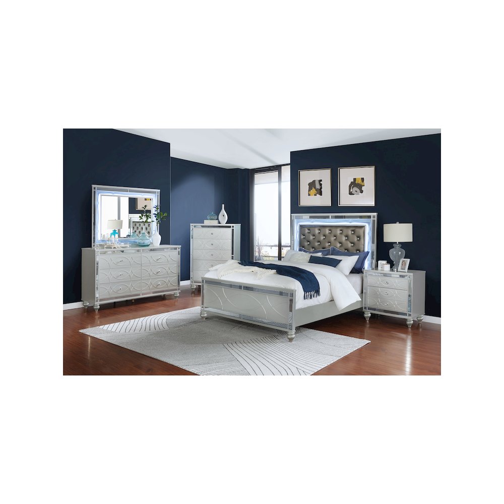 Gunnison 6-drawer Dresser with Mirror Silver Metallic