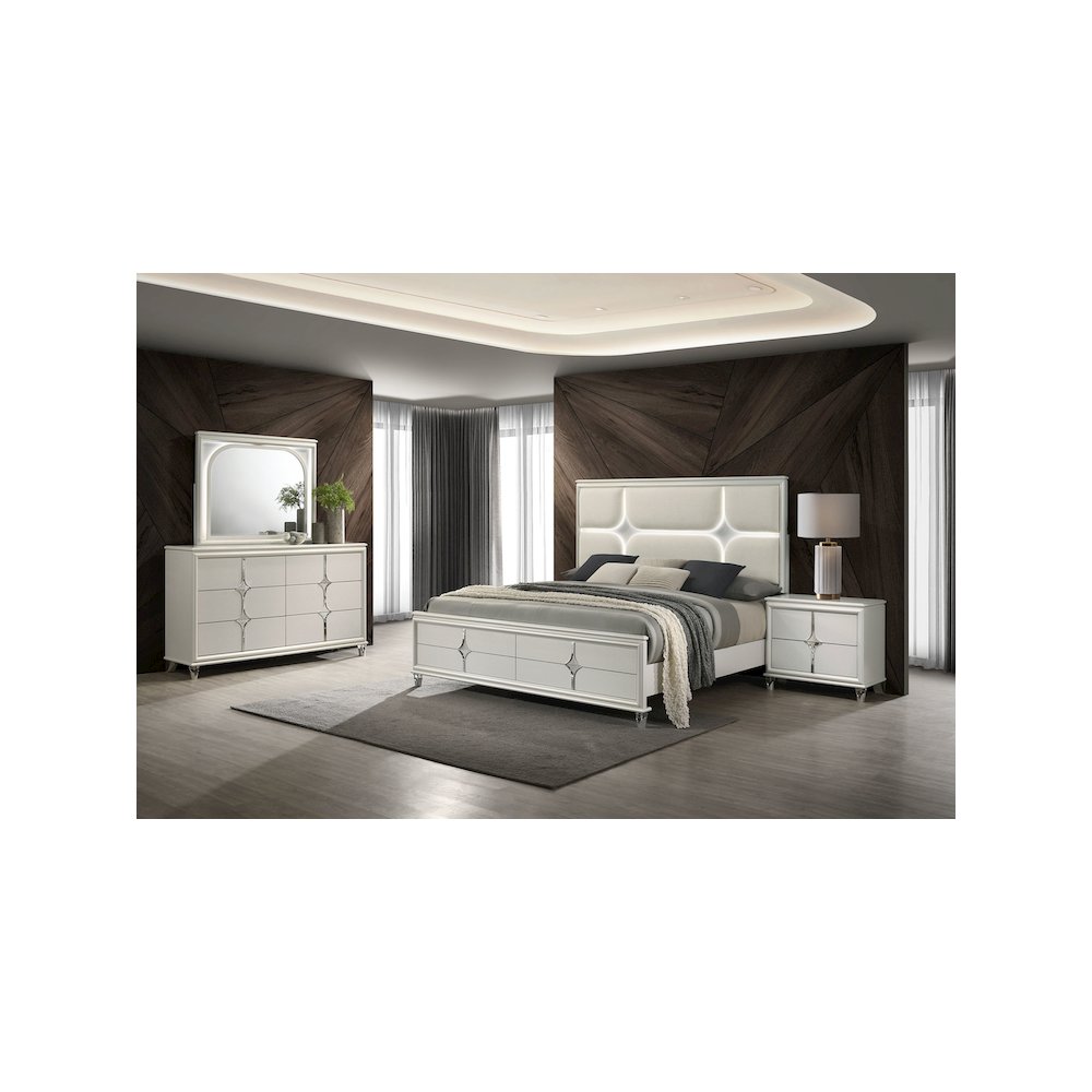 Olivia 4-piece Queen Bedroom Set Pearl White