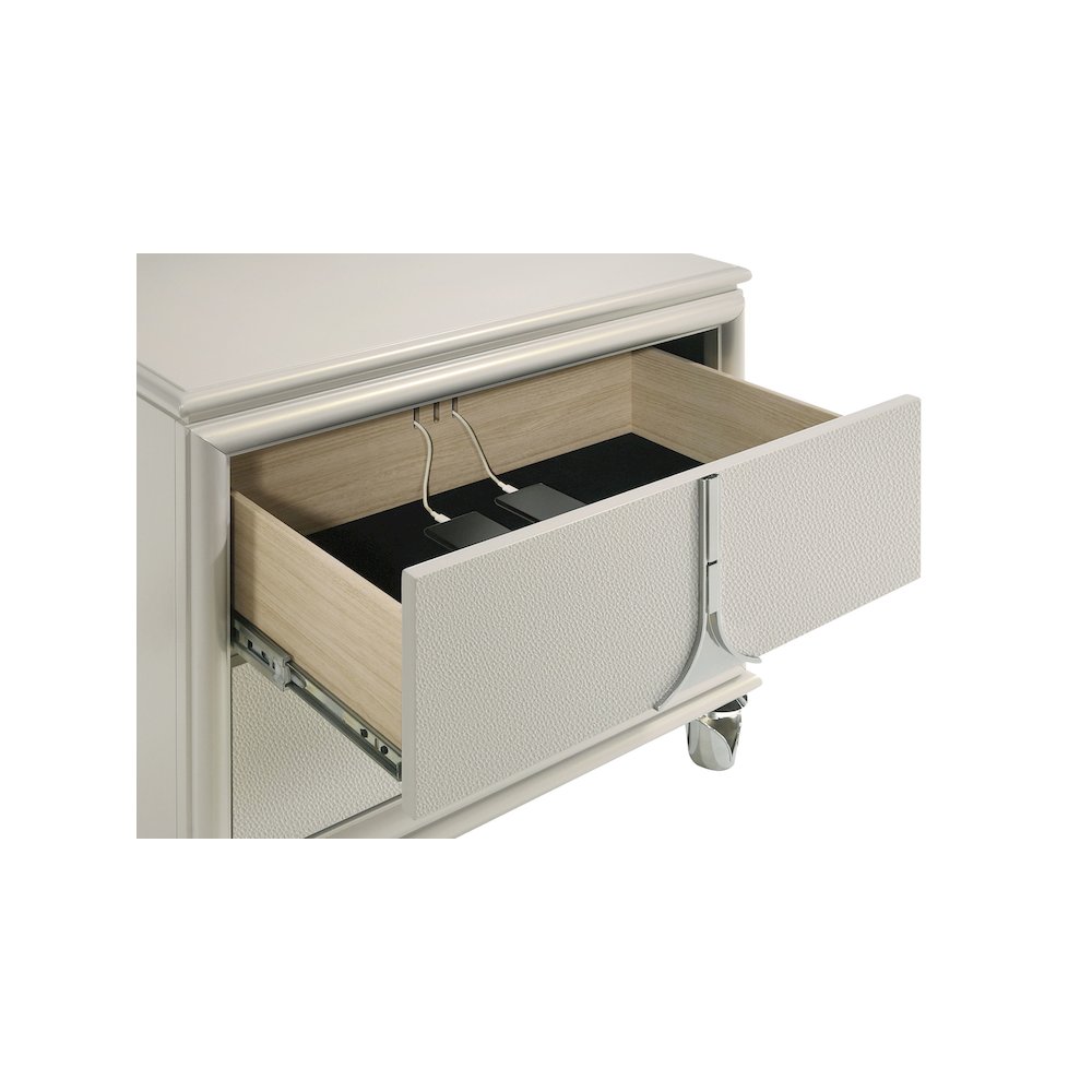 Olivia 4-piece Queen Bedroom Set Pearl White