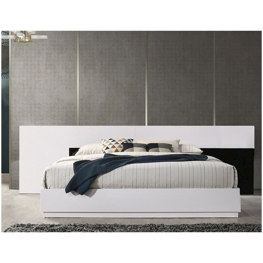 Best Master Bahamas Poplar Wood Eastern King Platform Bed in Black/White