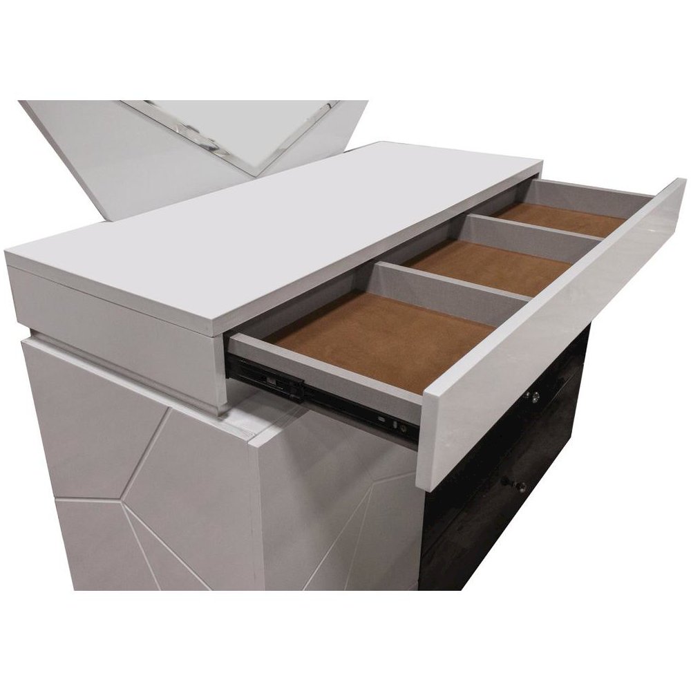 Best Master 5-Piece Wood Cal King Platform Bedroom Set in White/Black