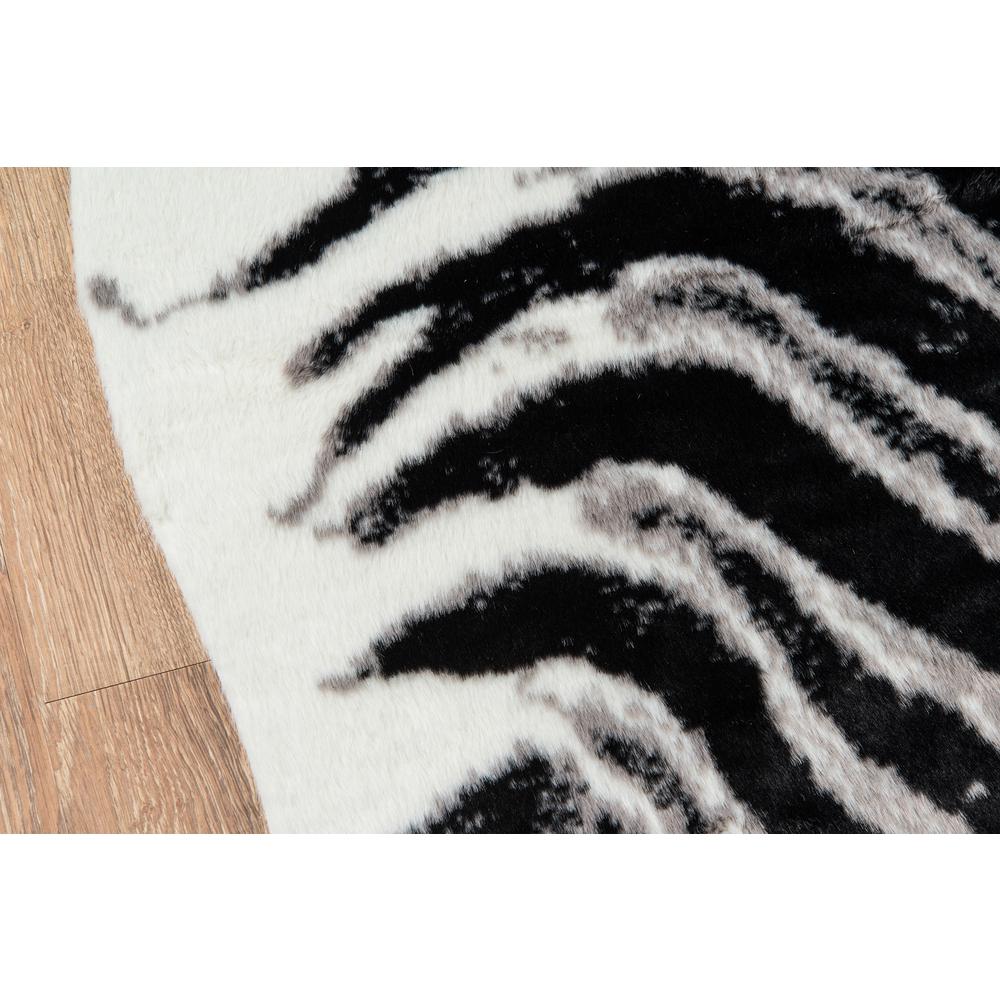Modern Rectangle Area Rug, Black, 5'3" X 7'10"