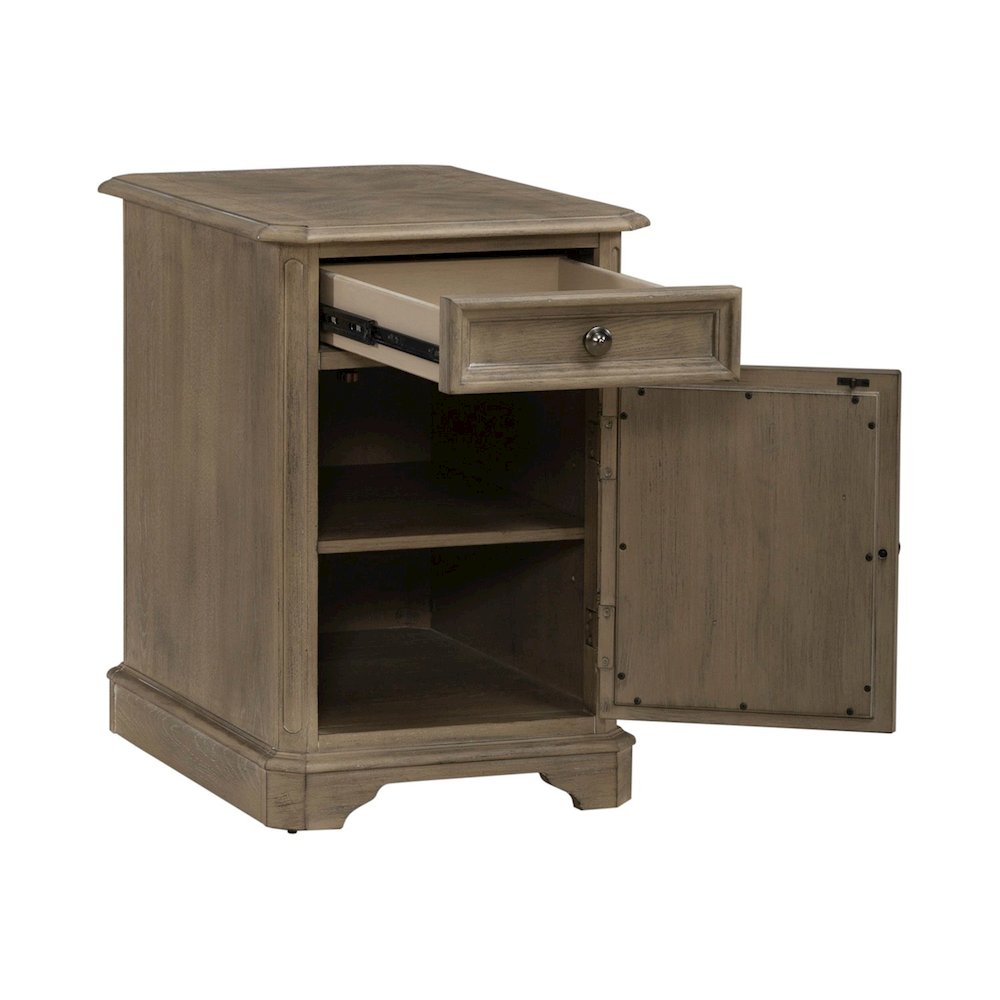 Magnolia Manor Chair Side Table in Weathered Bisque
