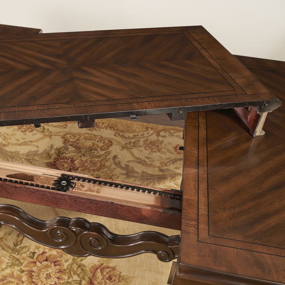 Royale Dining Table