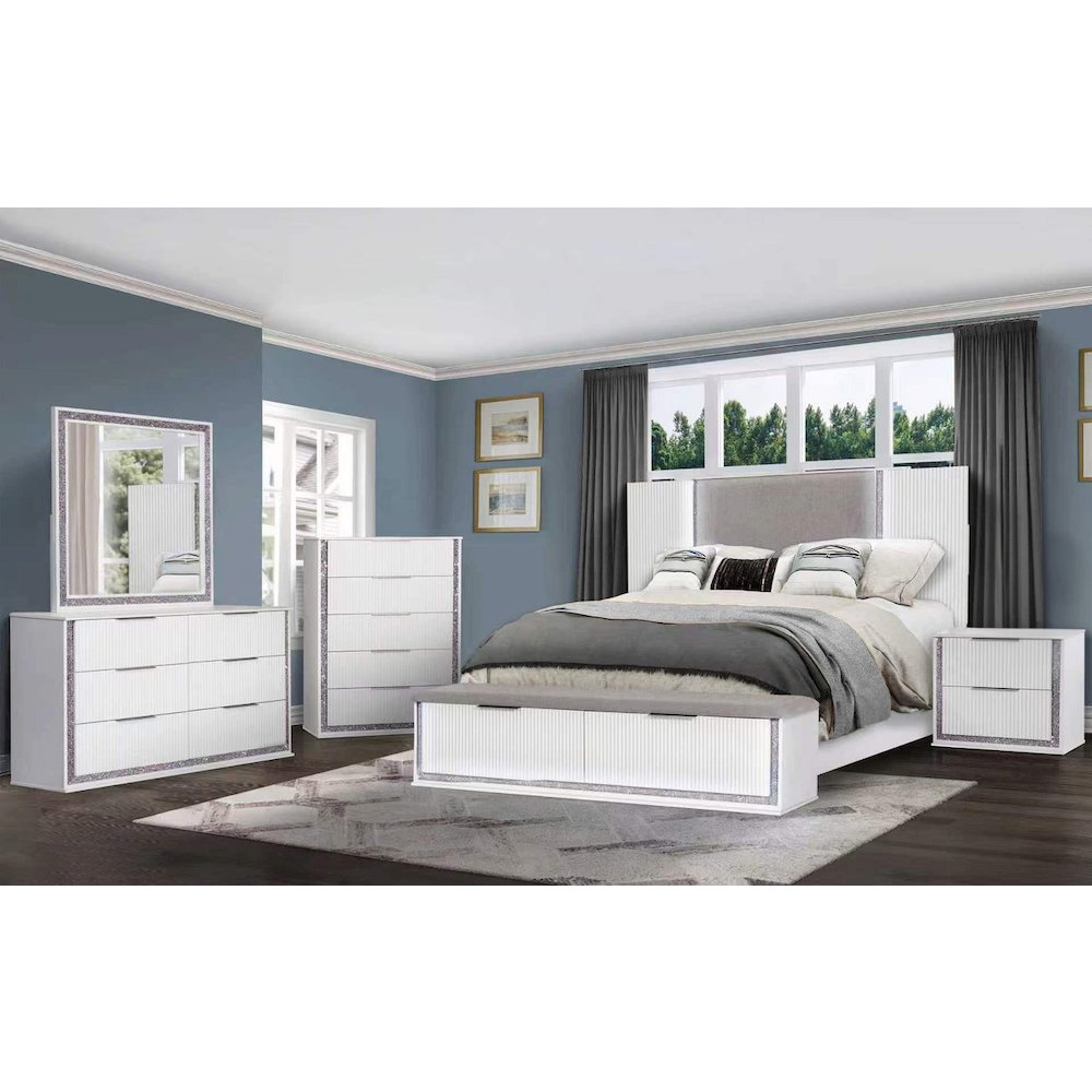 5pc Platform White Queen Bedroom Set with Chest.