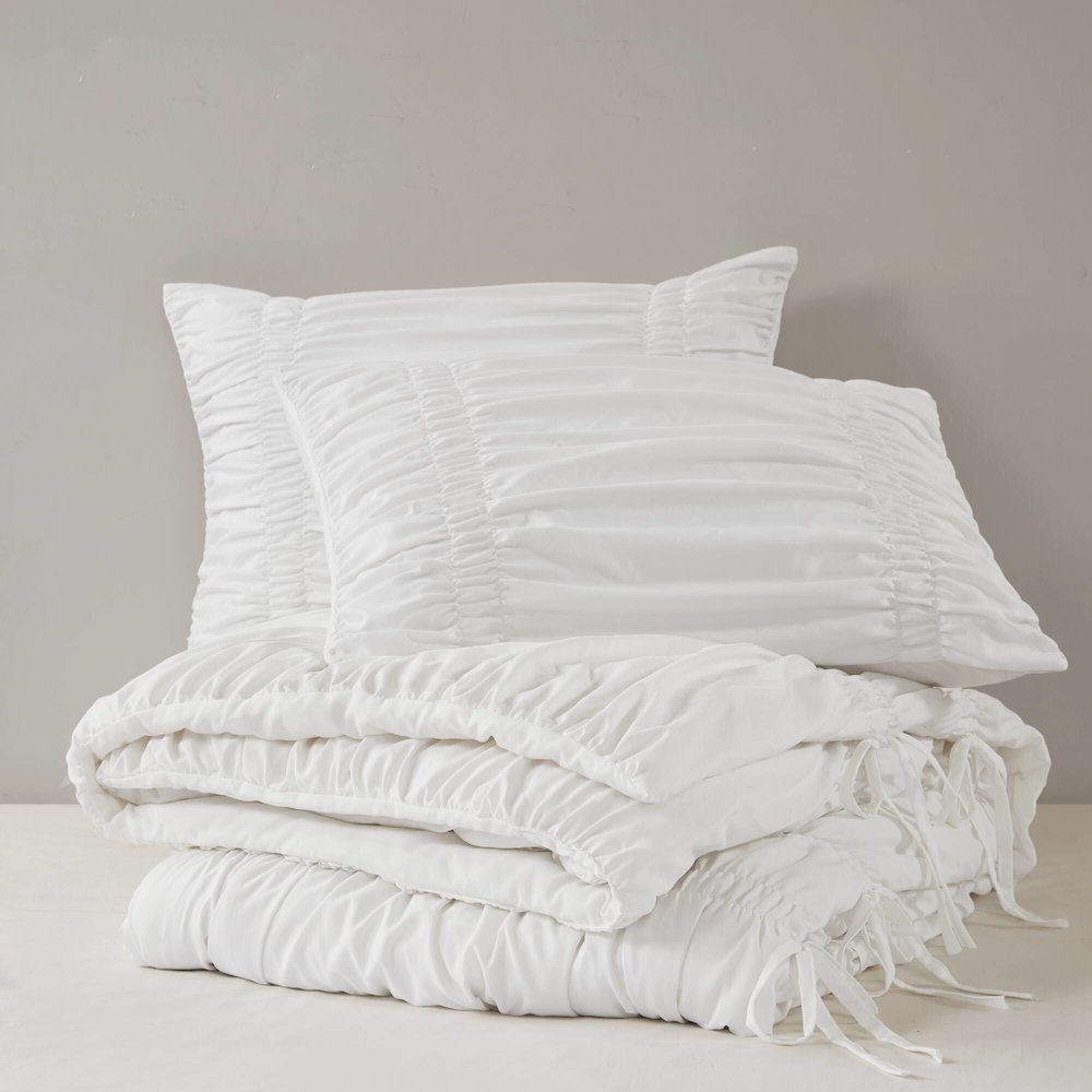 Mia Comforter Set, White color
