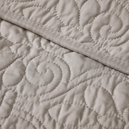 Quebec Oversized Quilted Throw, Khaki color
