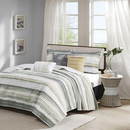 6 Piece Printed Quilt Set with Throw Pillows