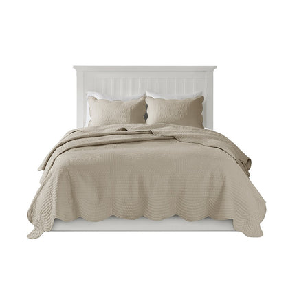 3 Piece Reversible Scalloped Edge Quilt Set