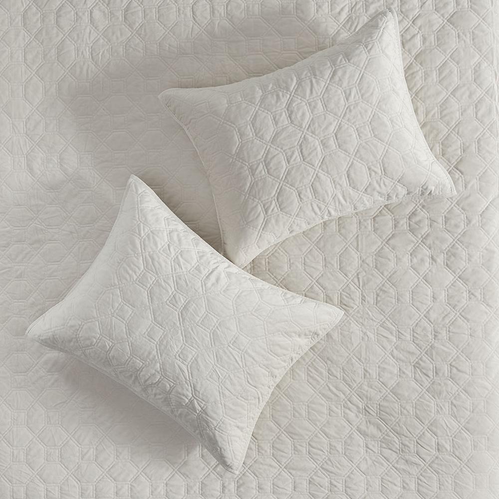 Harper 3 Piece Velvet Quilt Set, Ivory color