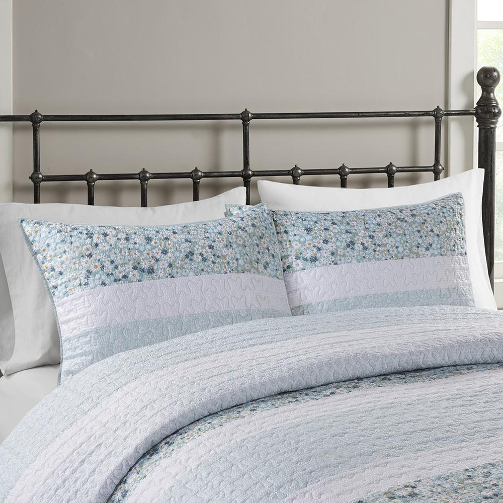 4 Piece Seersucker Quilt Set with Throw Pillow