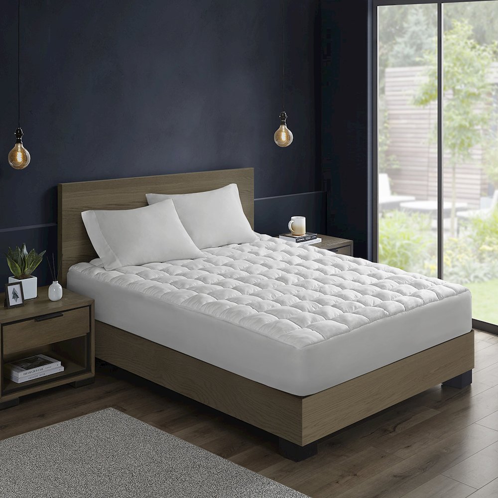 Dream Puff Overfilled Down Alternative Mattress Pad in White Color