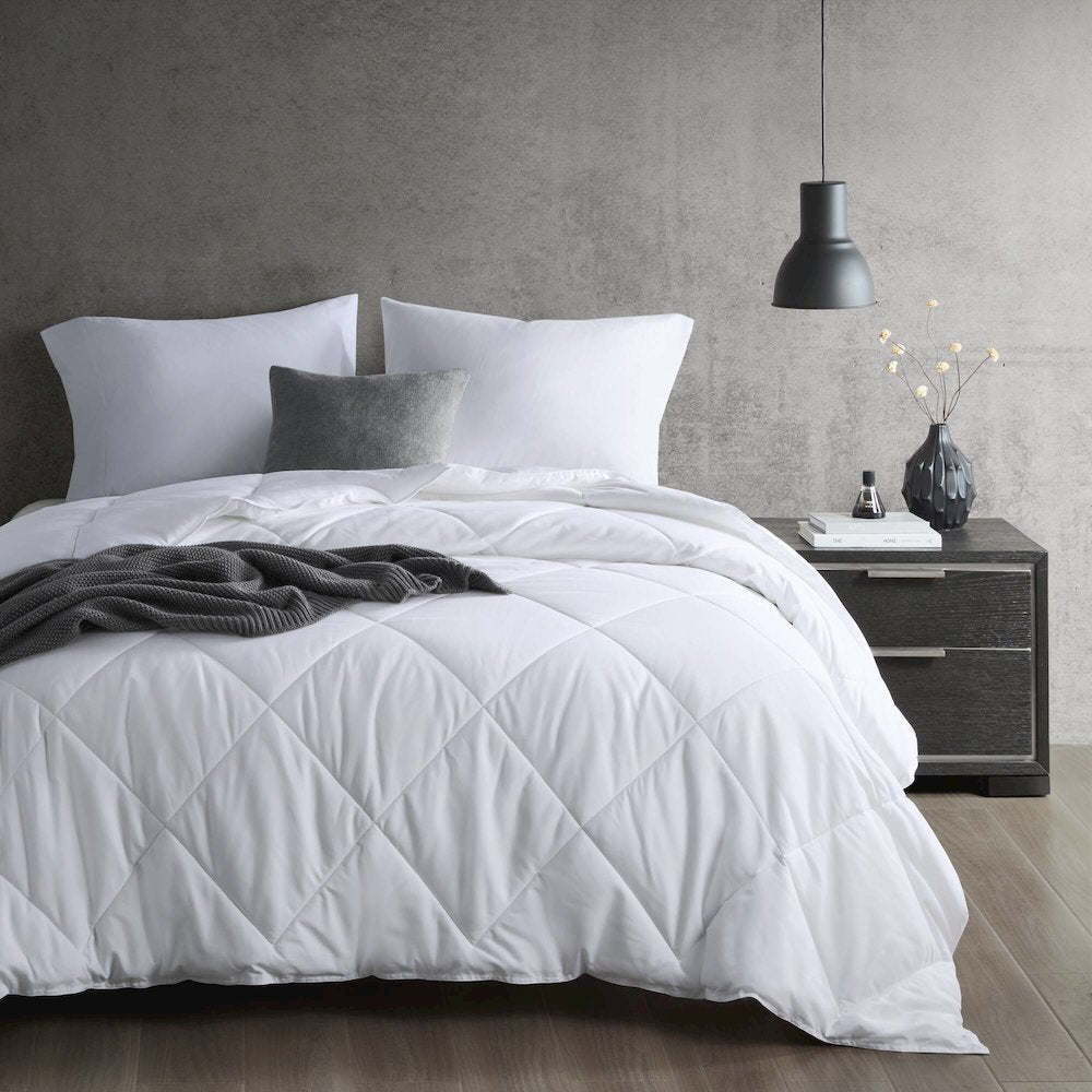 Cooling Touch Oversized Down Alternative Comforter in White Color