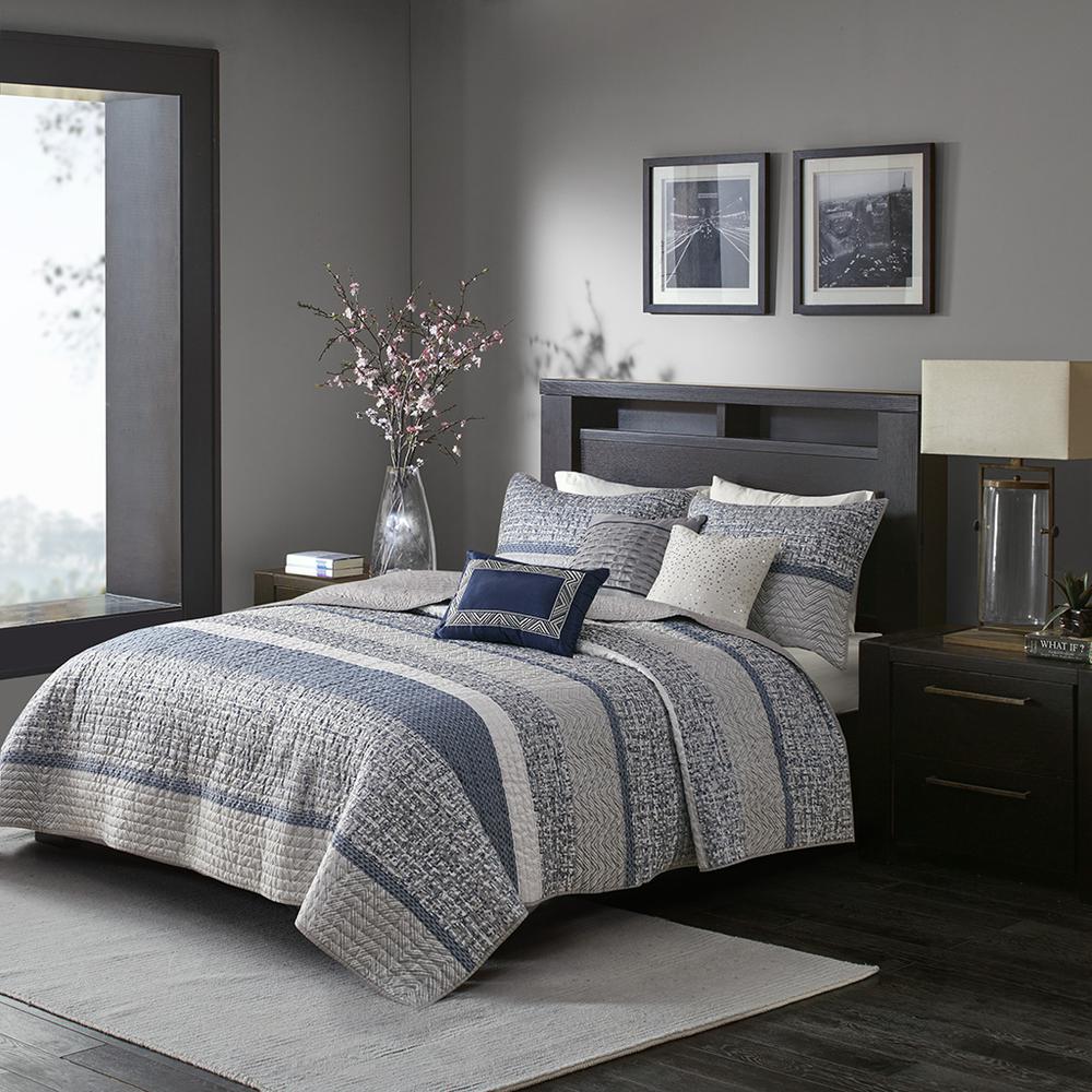 6 Piece Reversible Jacquard Quilt Set with Throw Pillows