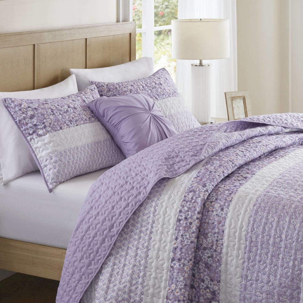 Caralie 4 Piece Seersucker Quilt Set with Throw, Purple color