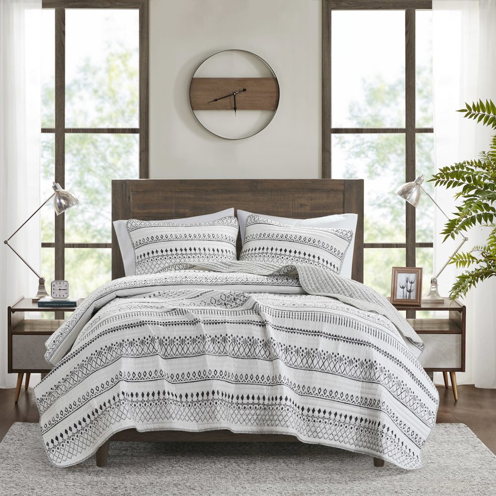 3 Piece Printed Microfiber Seersucker Quilt Set