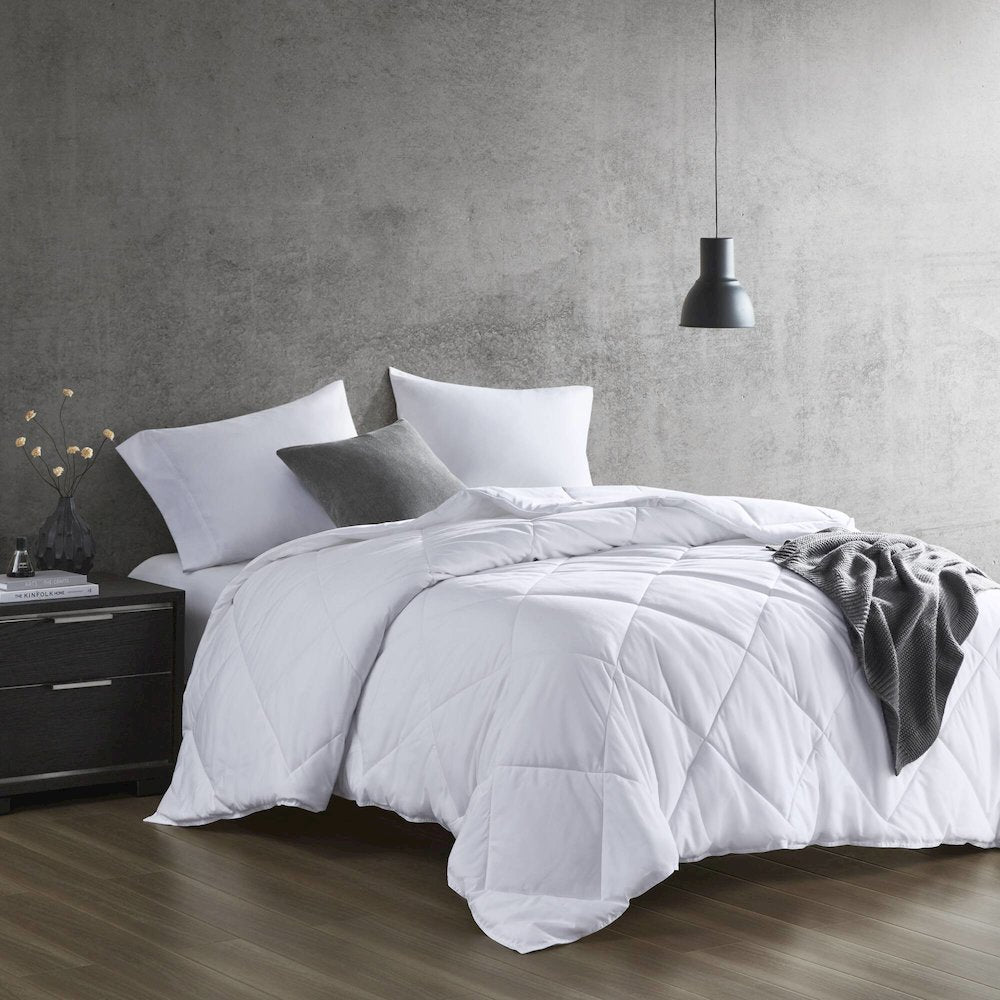 Cooling Touch Oversized Down Alternative Comforter in White Color