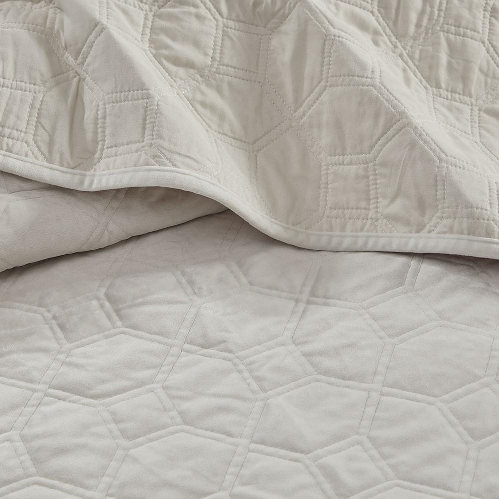 Harper 3 Piece Velvet Quilt Set, Ivory color