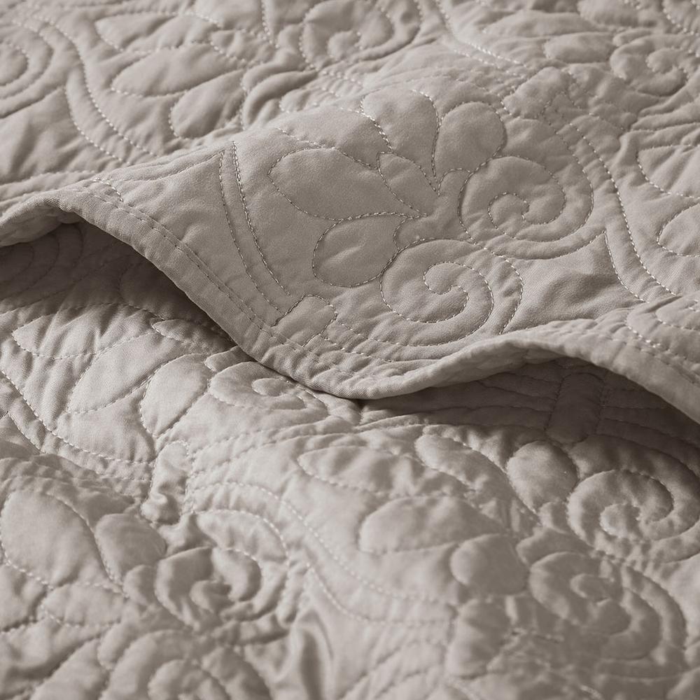 Quebec Oversized Quilted Throw, Khaki color