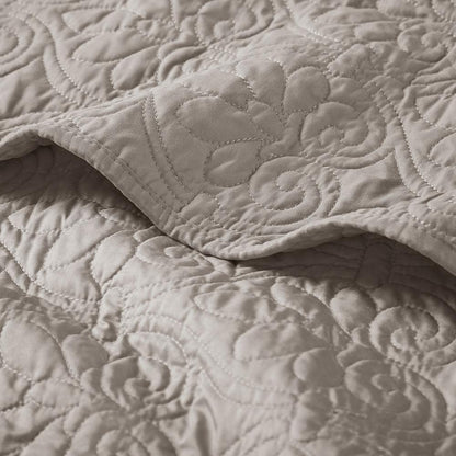Quebec Oversized Quilted Throw, Khaki color