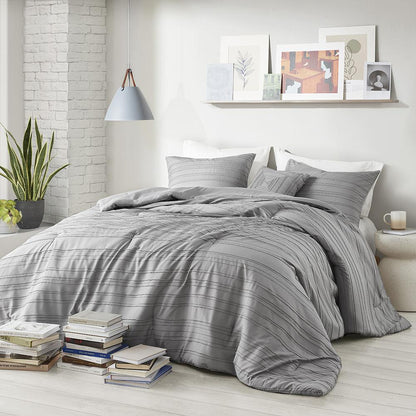 Cationic Dyed Clip Jacquard Comforter Set with Throw Pillow