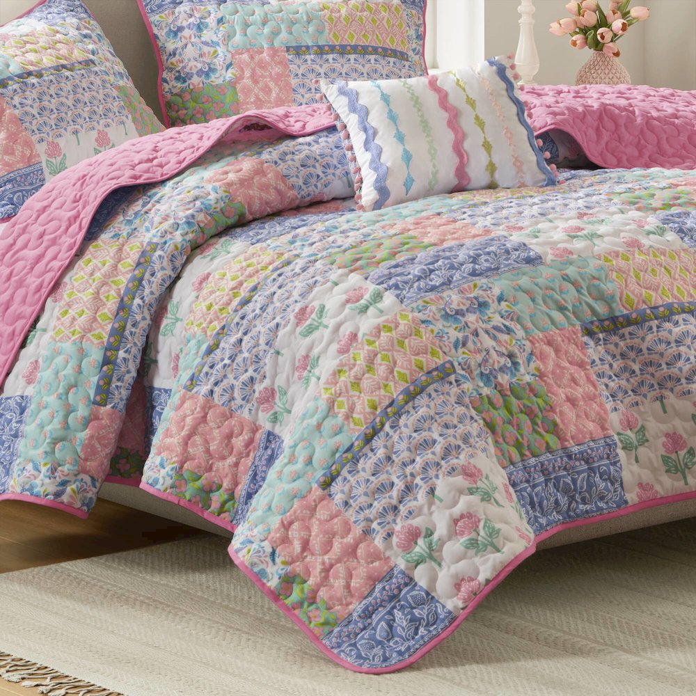 Nellie 4pcs Quilt Set, Pink color