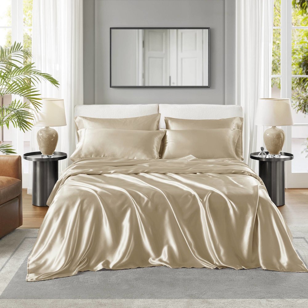 Satin Luxury Sheet Set in Champagne