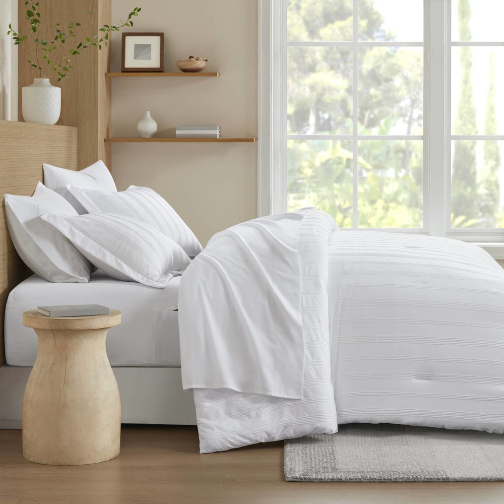 Logan Woven Striped Comforter Set, White color