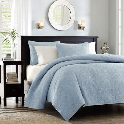 Quebec 3 Piece Reversible Quilt Set, Blue color