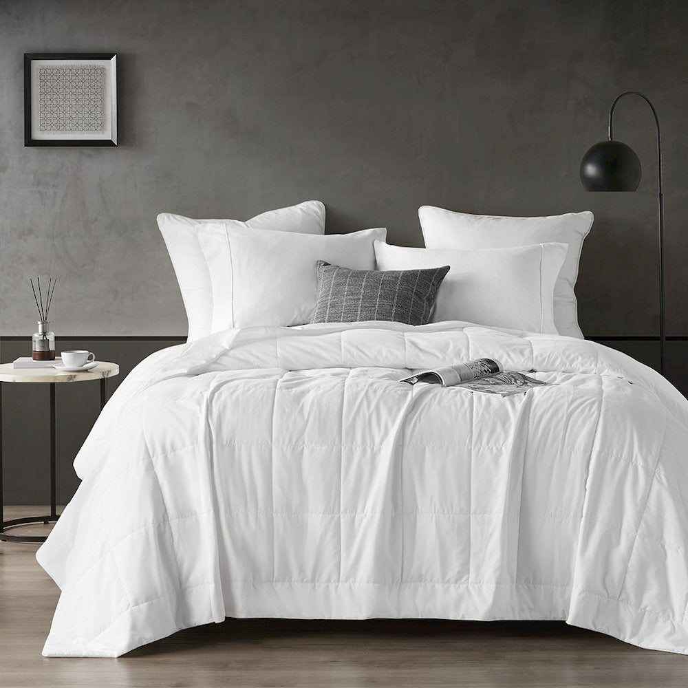 Cooling Touch Down Alternative Blanket in White Color